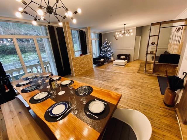 L'Olympique, Appartement 8 Voyageurs Avec Parking 萨维尼亚克莱奥尔莫 外观 照片