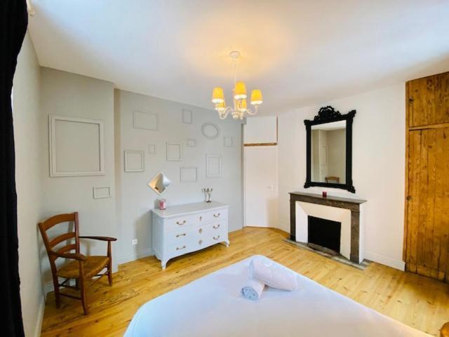 L'Olympique, Appartement 8 Voyageurs Avec Parking 萨维尼亚克莱奥尔莫 外观 照片