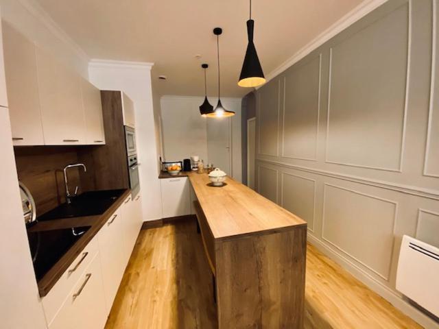 L'Olympique, Appartement 8 Voyageurs Avec Parking 萨维尼亚克莱奥尔莫 外观 照片